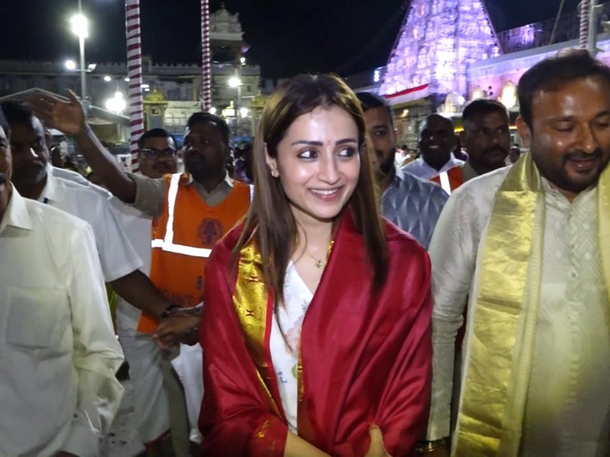 #TNElectionResults : Actress Trisha Krishnan visited the Tirumala11