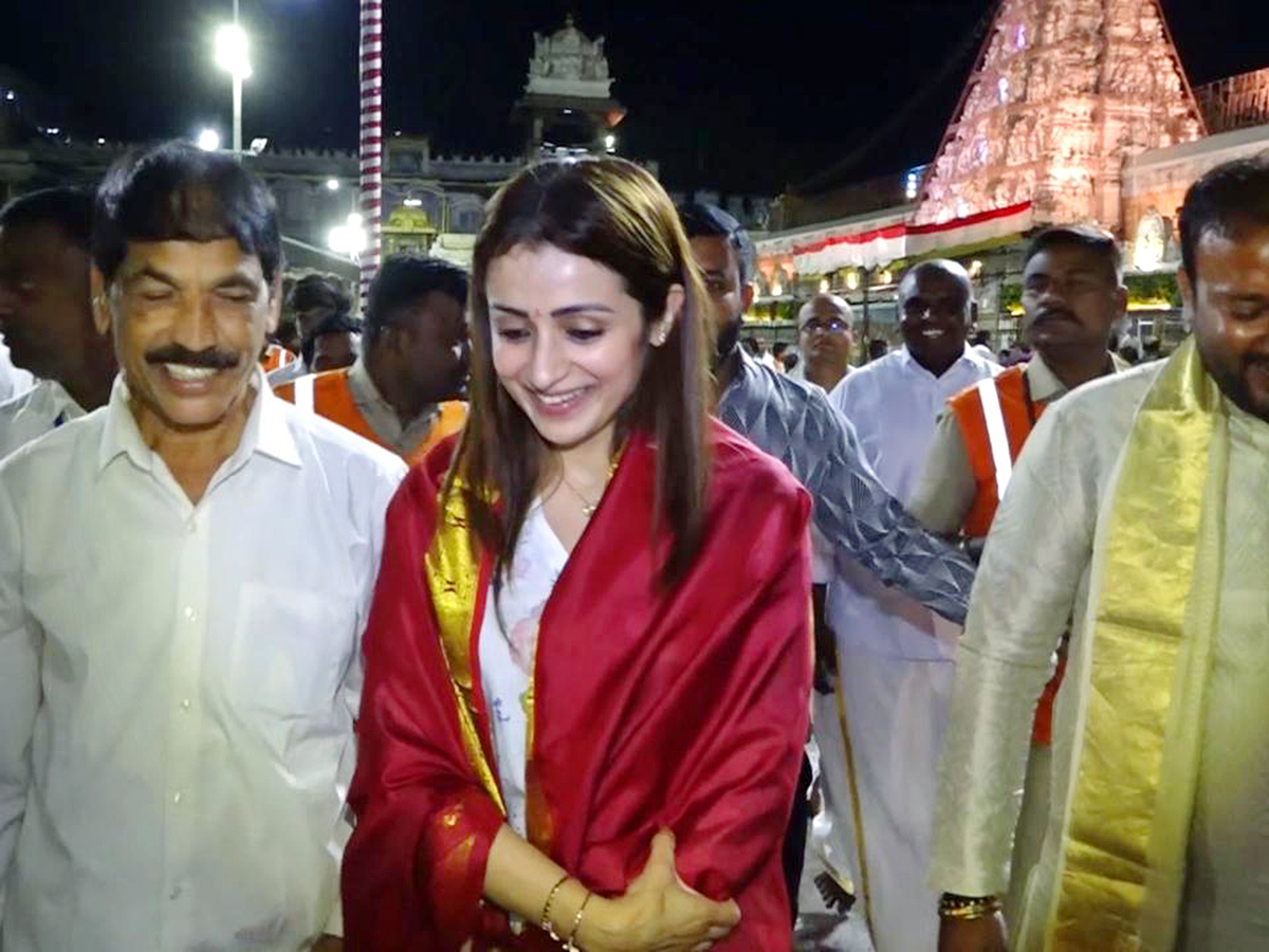 #TNElectionResults : Actress Trisha Krishnan visited the Tirumala12
