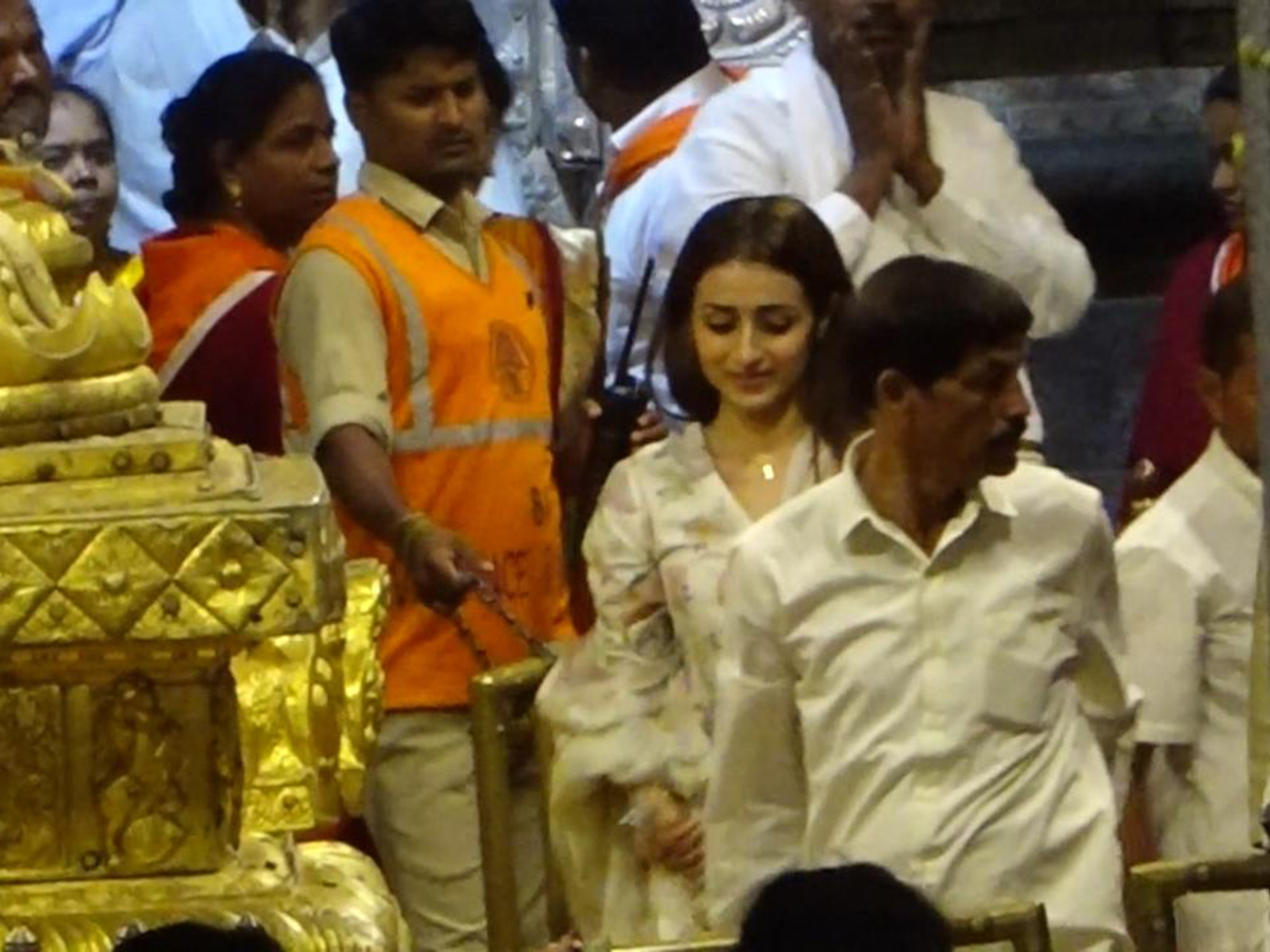 #TNElectionResults : Actress Trisha Krishnan visited the Tirumala13