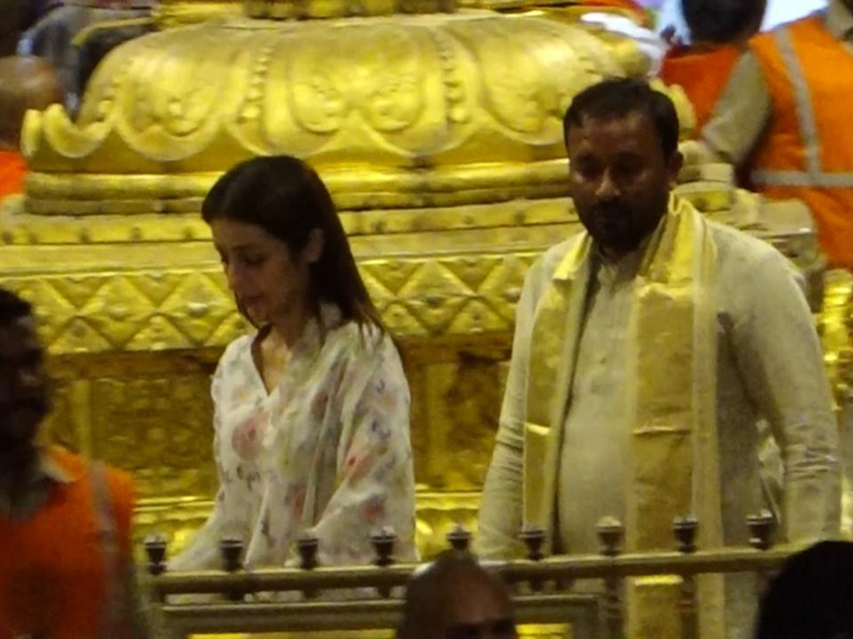 #TNElectionResults : Actress Trisha Krishnan visited the Tirumala17