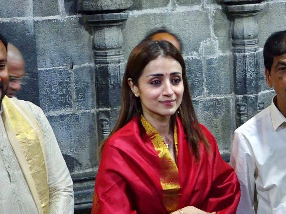 #TNElectionResults : Actress Trisha Krishnan visited the Tirumala19