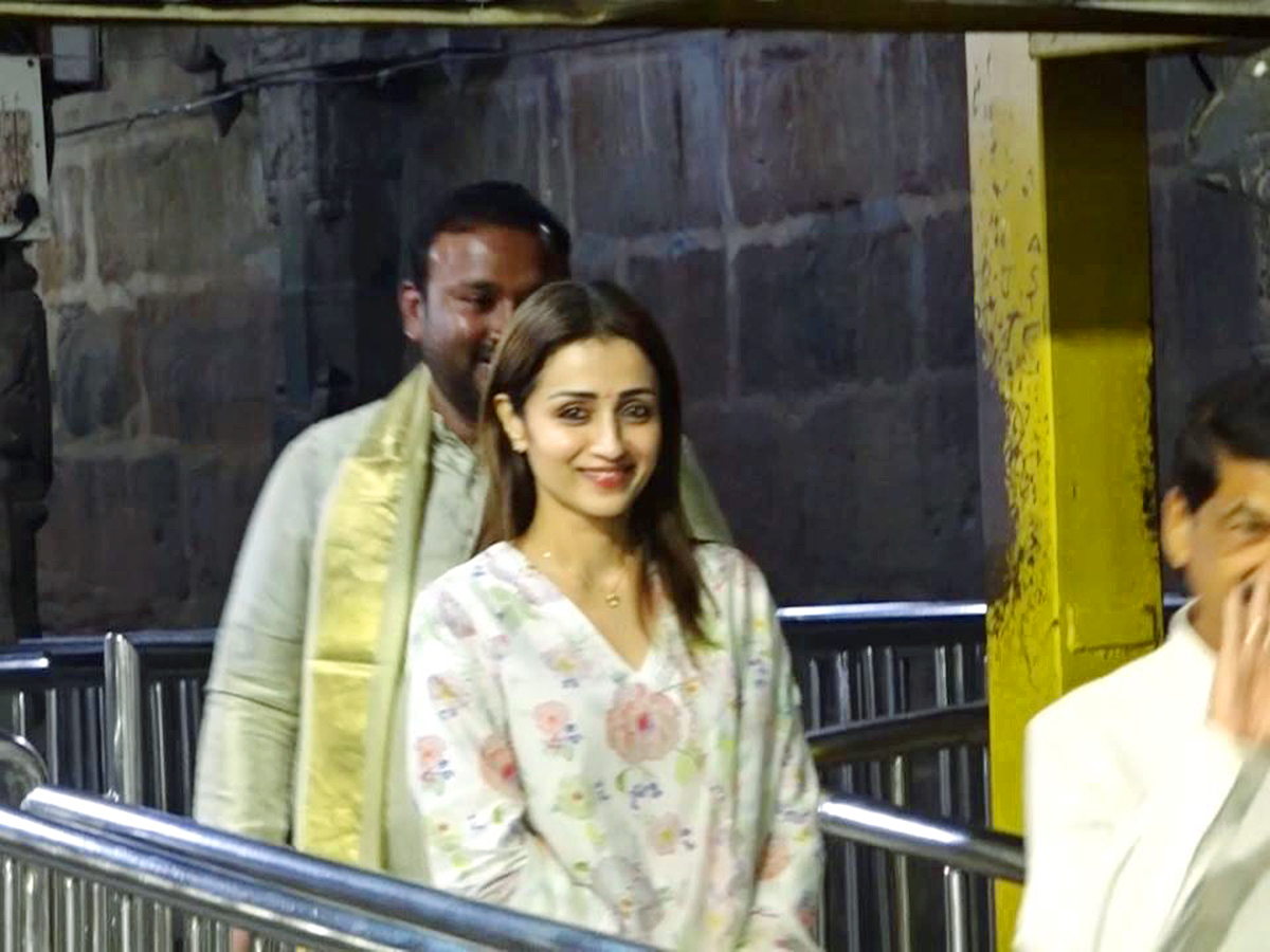 #TNElectionResults : Actress Trisha Krishnan visited the Tirumala4