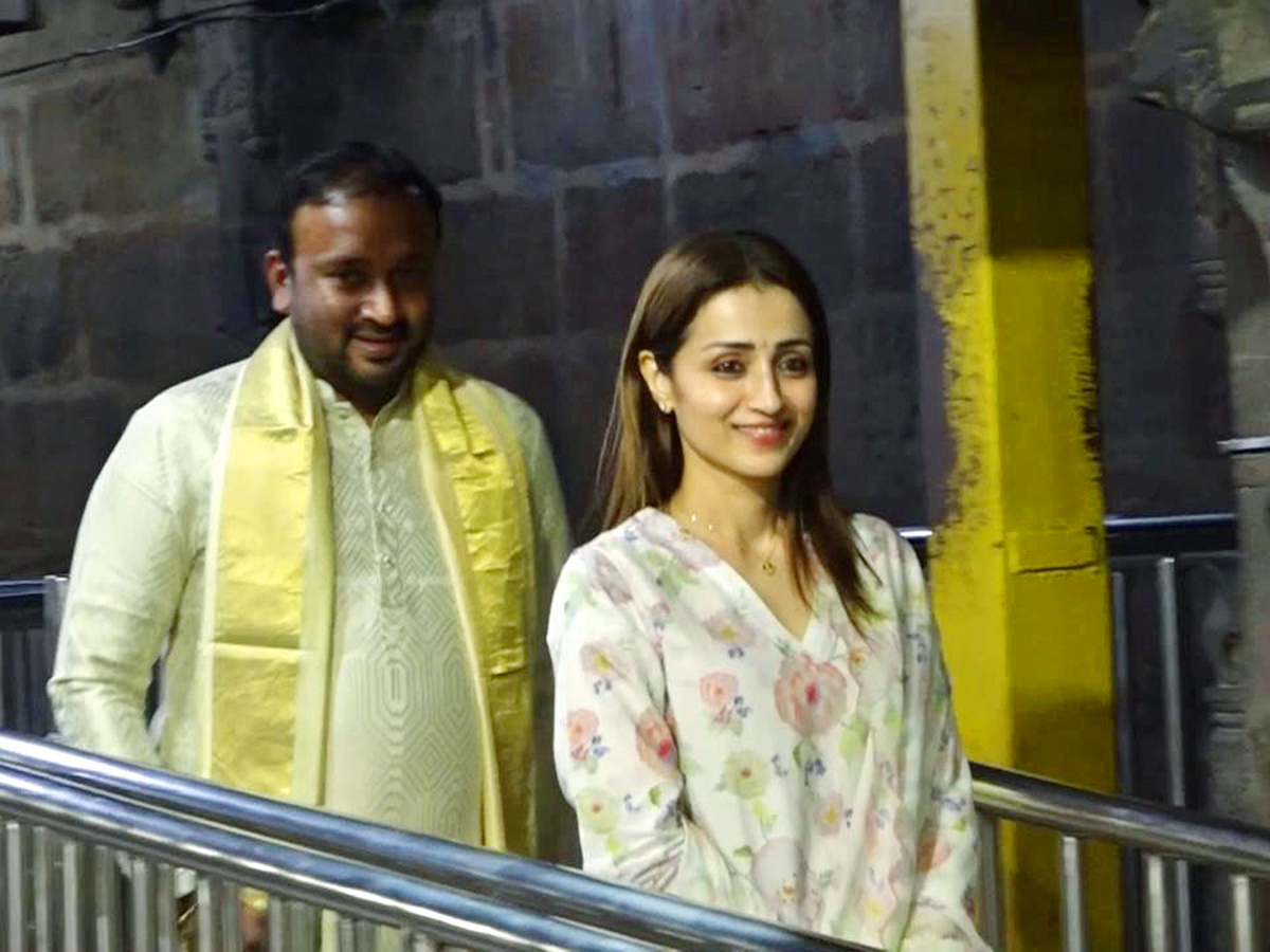 #TNElectionResults : Actress Trisha Krishnan visited the Tirumala5