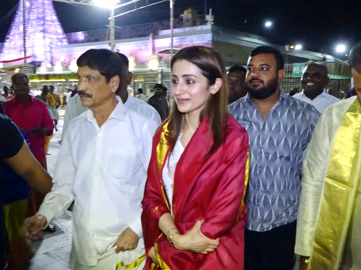 #TNElectionResults : Actress Trisha Krishnan visited the Tirumala6