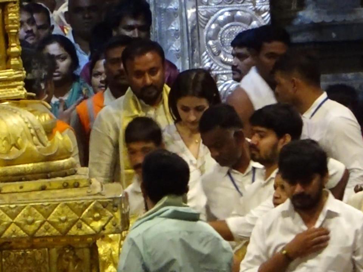 #TNElectionResults : Actress Trisha Krishnan visited the Tirumala9