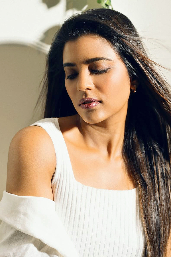 Actress Aishwarya Rajesh Casual look Photos5