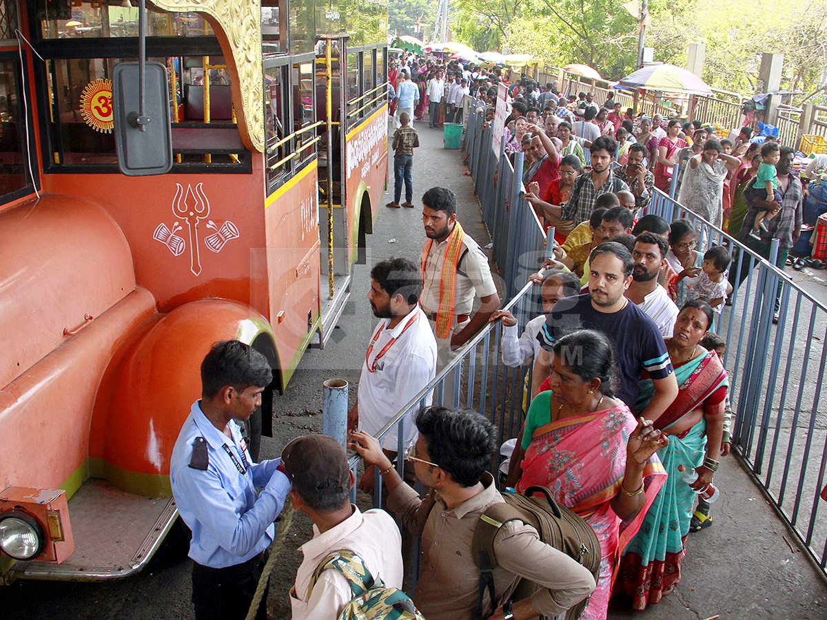 Devotional : Huge Rush in Vijayawada Indrakeeladri HD Photos13