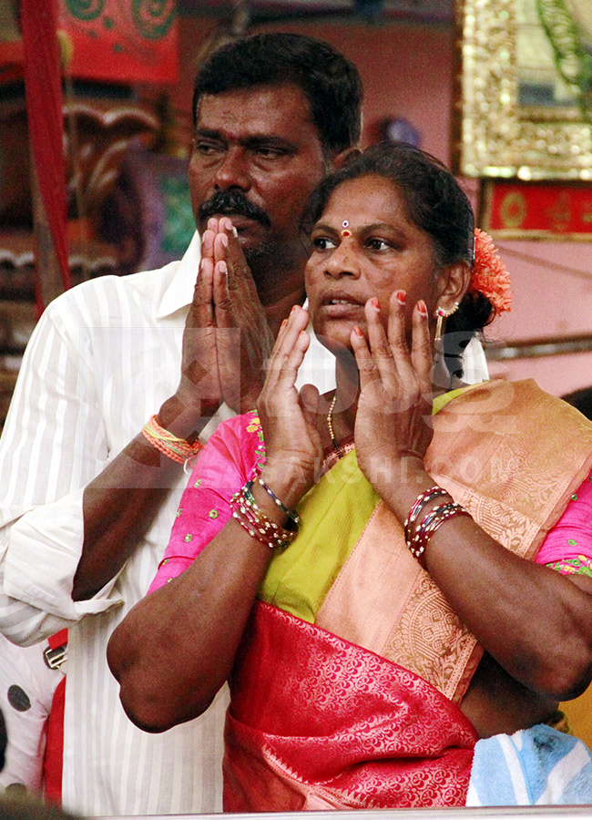 Devotional : Huge Rush in Vijayawada Indrakeeladri HD Photos18