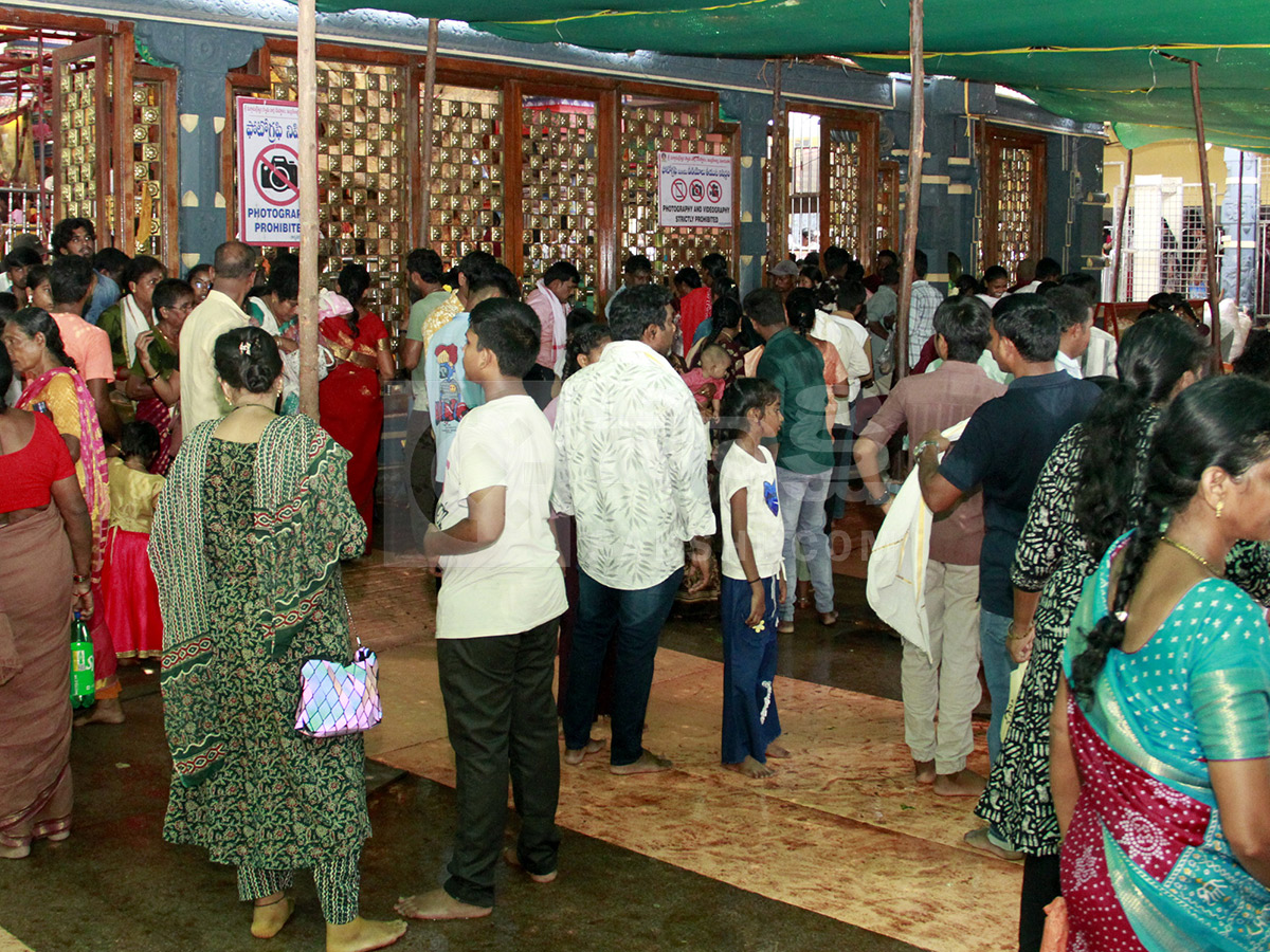 Devotional : Huge Rush in Vijayawada Indrakeeladri HD Photos9