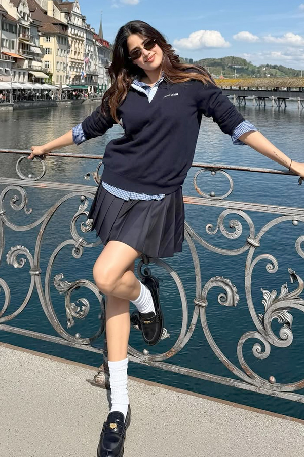 Janhvi Kapoor Shares Some Stunning Clicks From Switzerland Vacation2