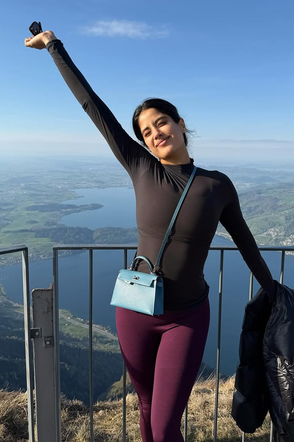 Janhvi Kapoor Shares Some Stunning Clicks From Switzerland Vacation15
