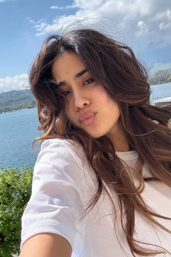 Janhvi Kapoor Shares Some Stunning Clicks From Switzerland Vacation17