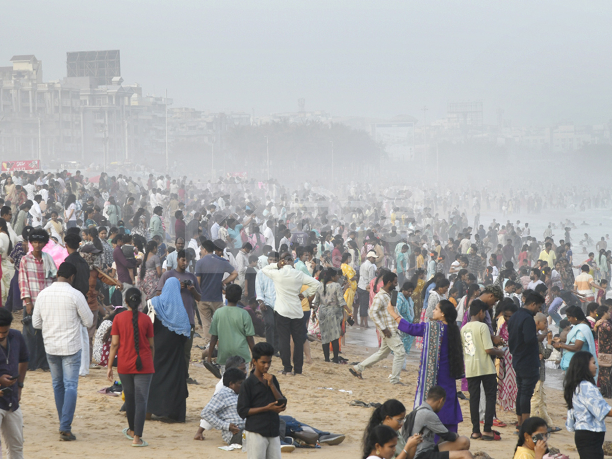 Sunday Enjoy in Visakhapatnam Beach HD Photos10