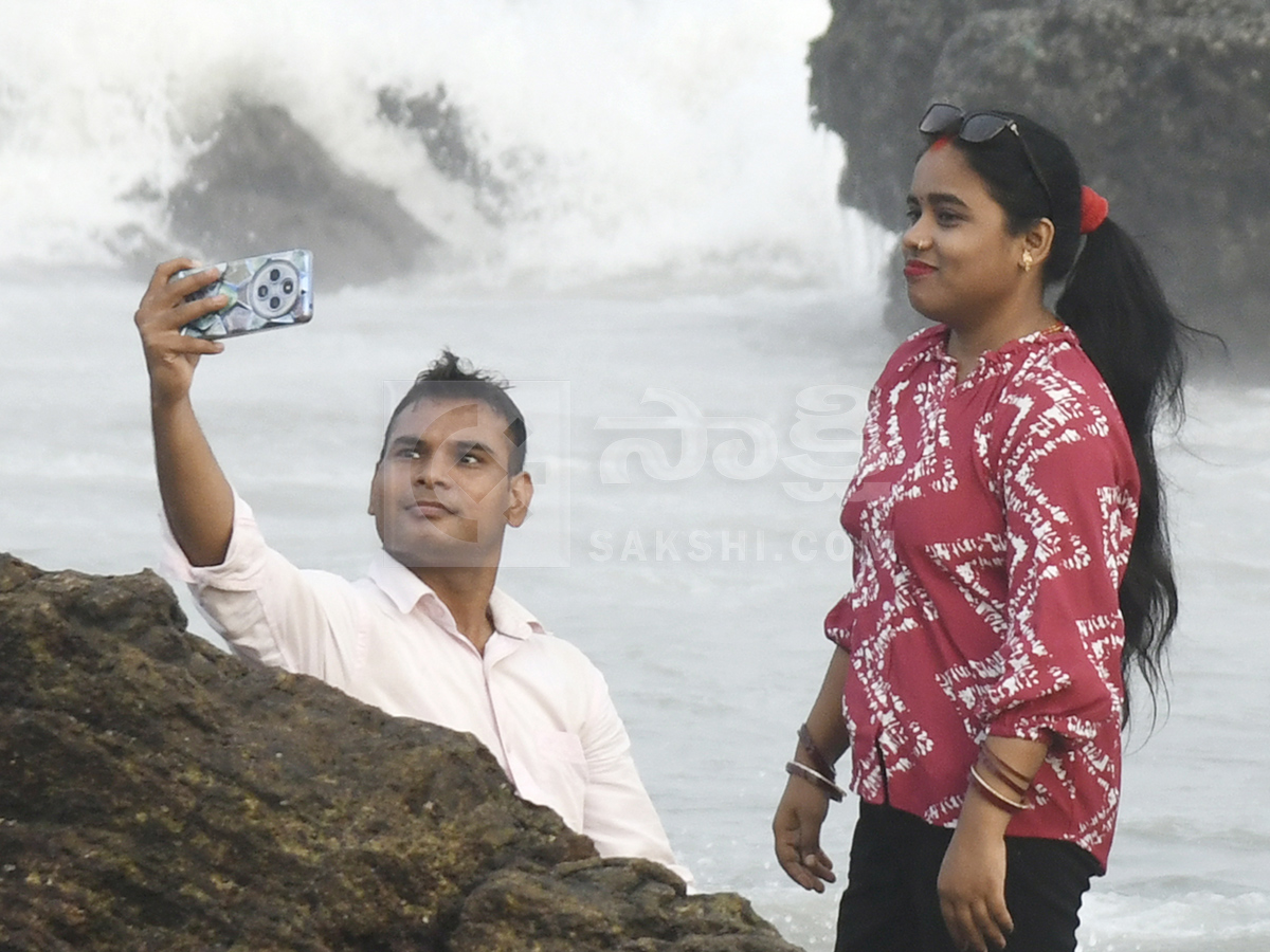 Sunday Enjoy in Visakhapatnam Beach HD Photos12