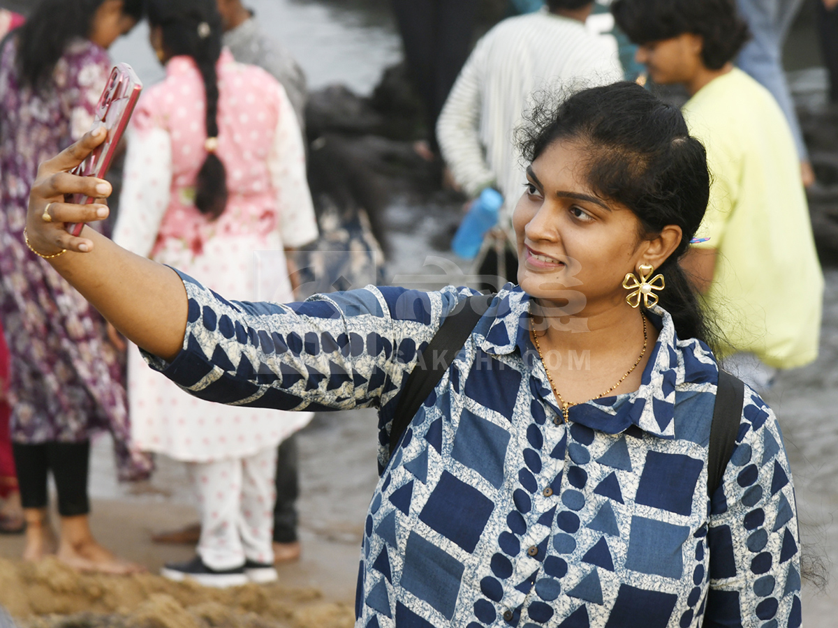 Sunday Enjoy in Visakhapatnam Beach HD Photos13