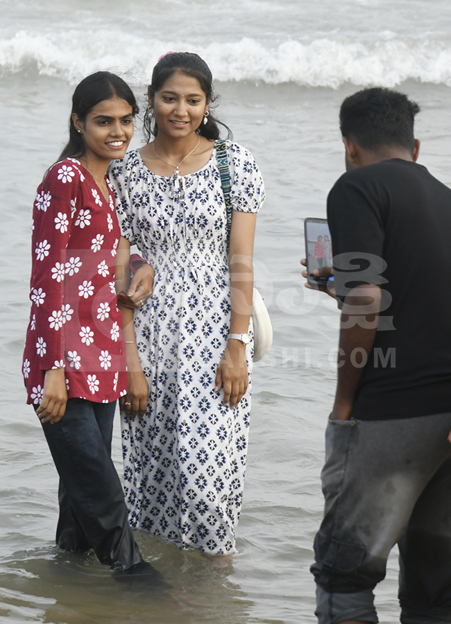 Sunday Enjoy in Visakhapatnam Beach HD Photos2