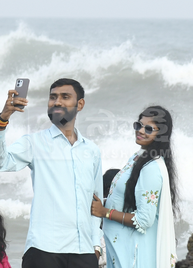 Sunday Enjoy in Visakhapatnam Beach HD Photos4