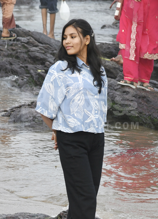 Sunday Enjoy in Visakhapatnam Beach HD Photos5