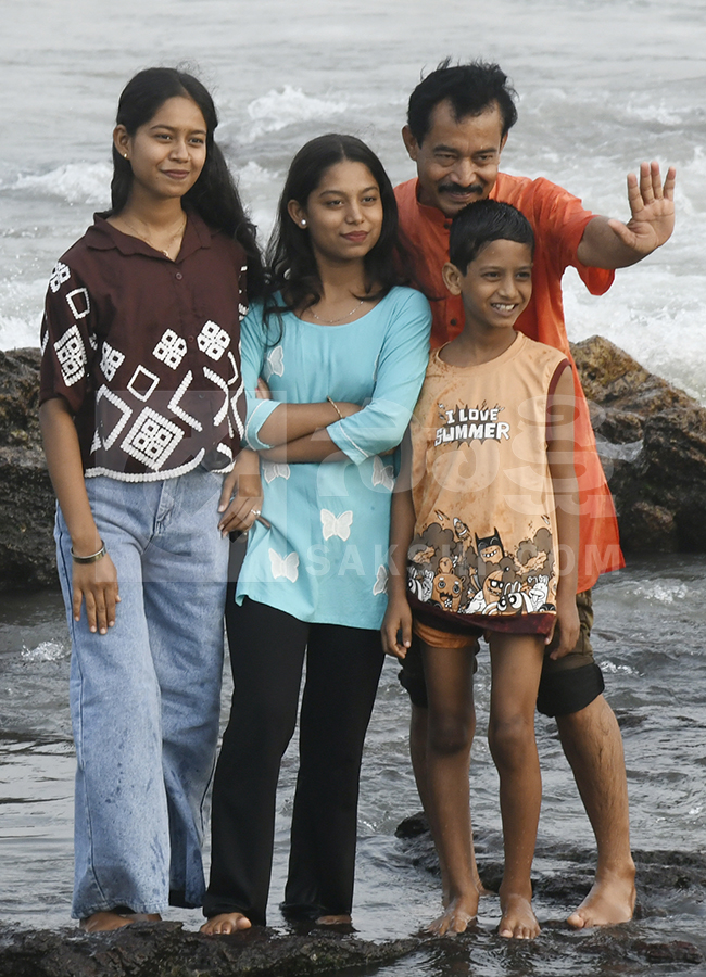 Sunday Enjoy in Visakhapatnam Beach HD Photos6