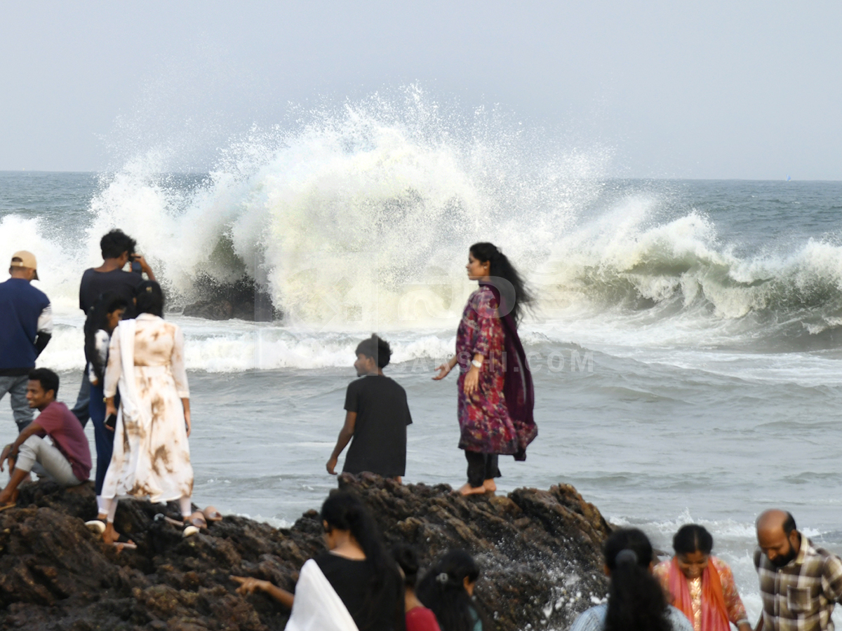 Sunday Enjoy in Visakhapatnam Beach HD Photos7
