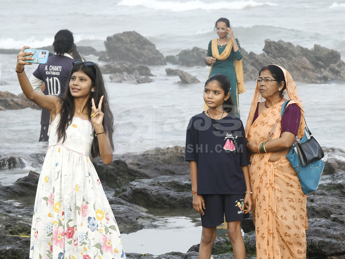 Sunday Enjoy in Visakhapatnam Beach HD Photos8