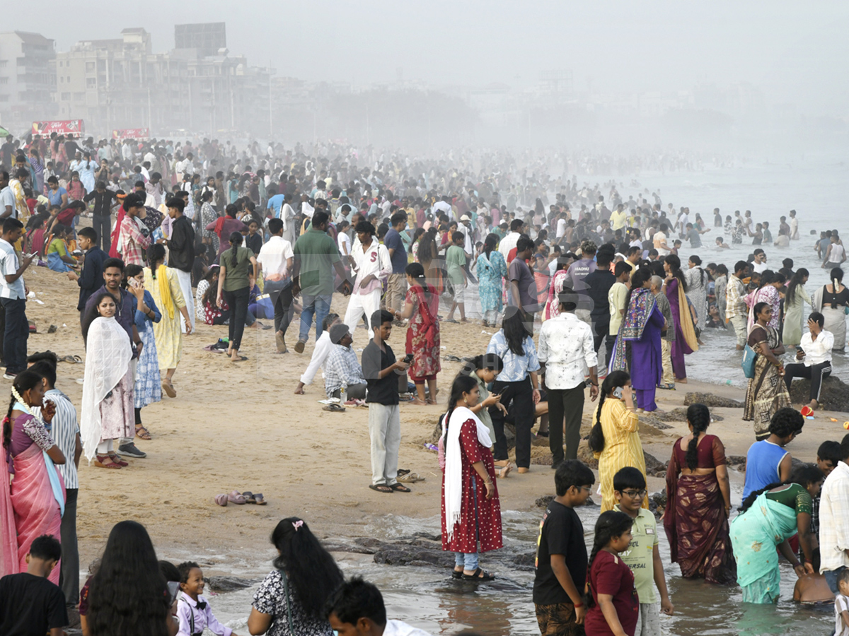Sunday Enjoy in Visakhapatnam Beach HD Photos9