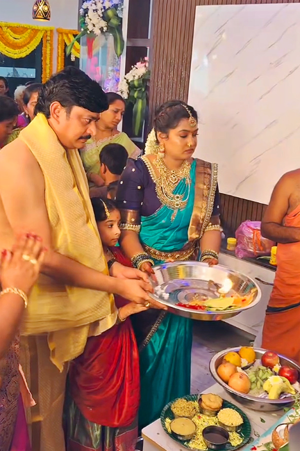 Jabardasth Dora Babu And Amulya New Housewarming Function Photos Photos15