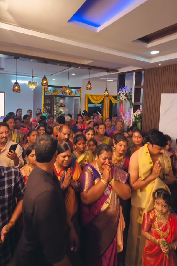 Jabardasth Dora Babu And Amulya New Housewarming Function Photos Photos16