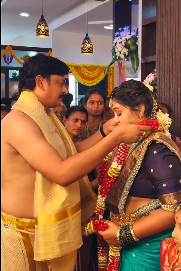 Jabardasth Dora Babu And Amulya New Housewarming Function Photos Photos19
