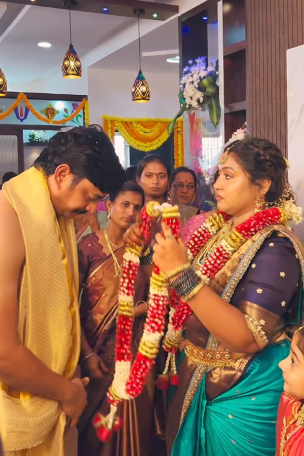 Jabardasth Dora Babu And Amulya New Housewarming Function Photos Photos20