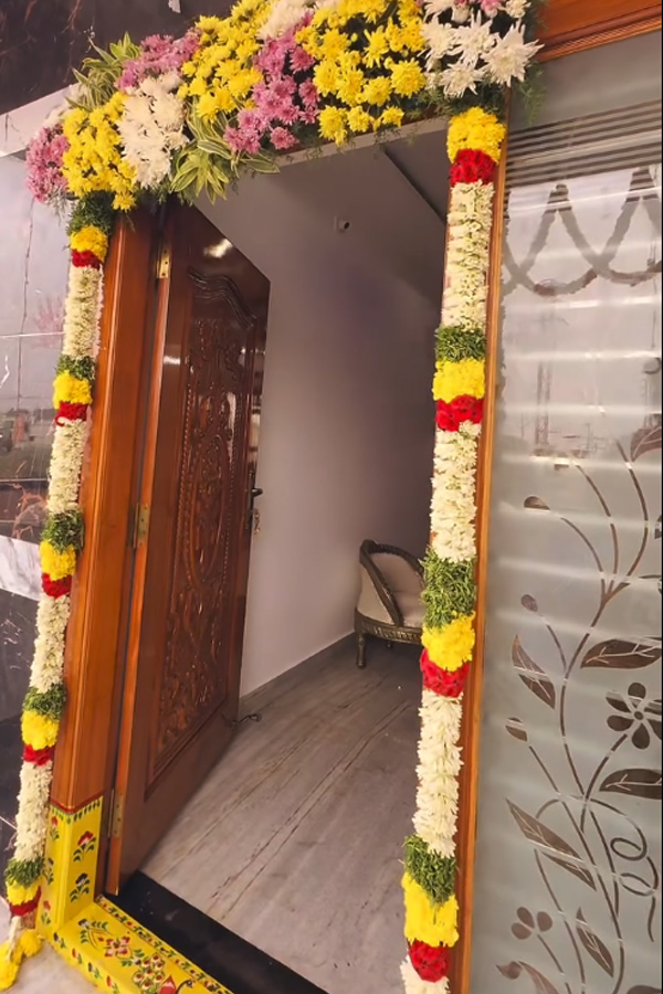 Jabardasth Dora Babu And Amulya New Housewarming Function Photos Photos13