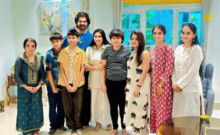 Vijay Devarakonda His Mother Interaction With Autism Children Photos14