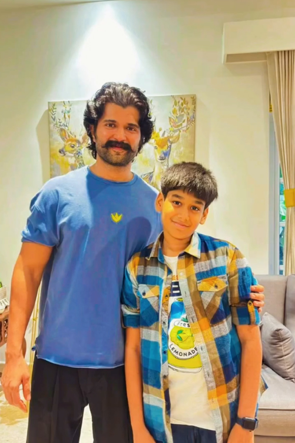 Vijay Devarakonda His Mother Interaction With Autism Children Photos5