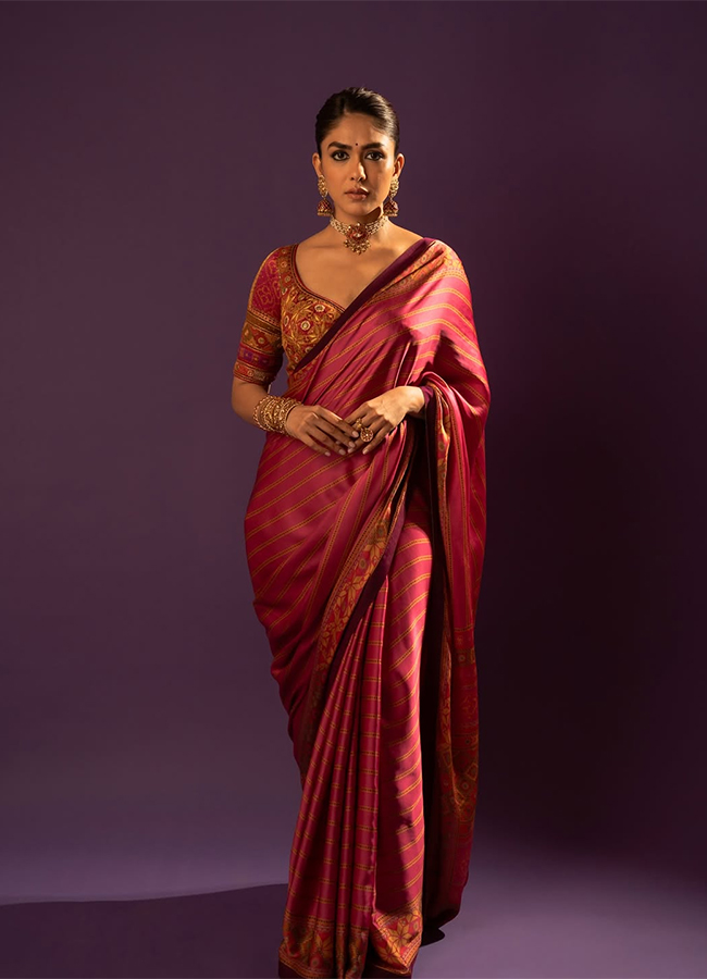 Actress Mrunal Thakur Latest Photos10