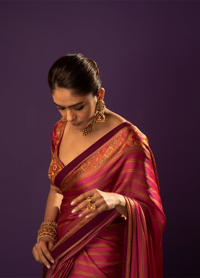 Actress Mrunal Thakur Latest Photos11