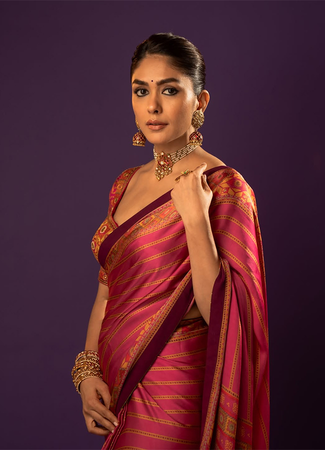 Actress Mrunal Thakur Latest Photos2