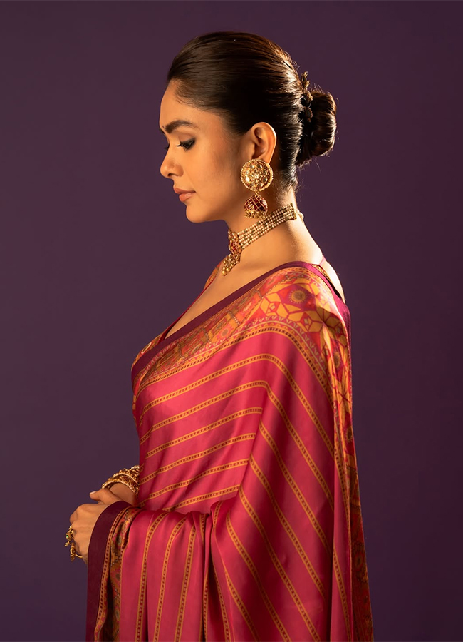 Actress Mrunal Thakur Latest Photos4