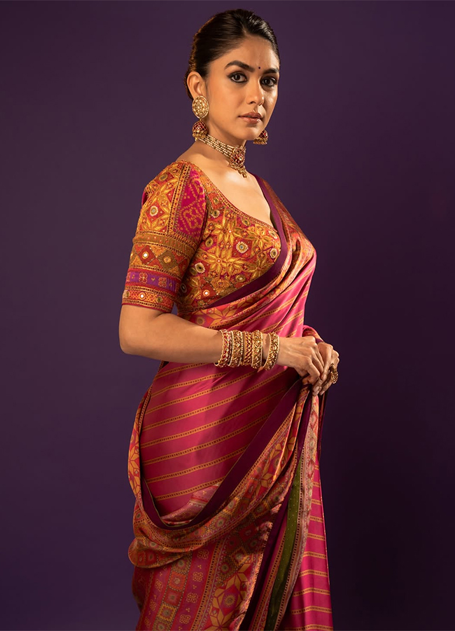 Actress Mrunal Thakur Latest Photos6