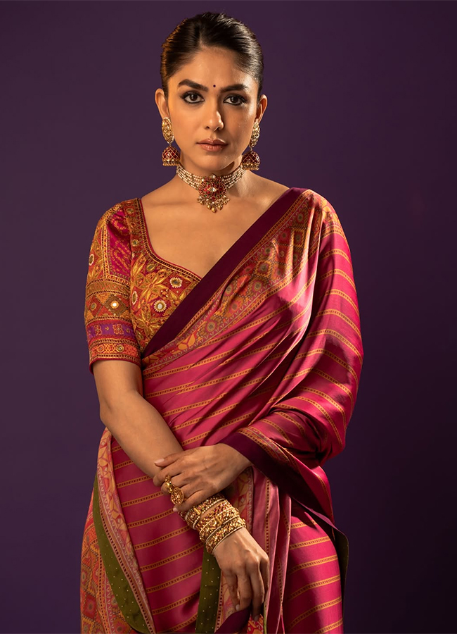Actress Mrunal Thakur Latest Photos8