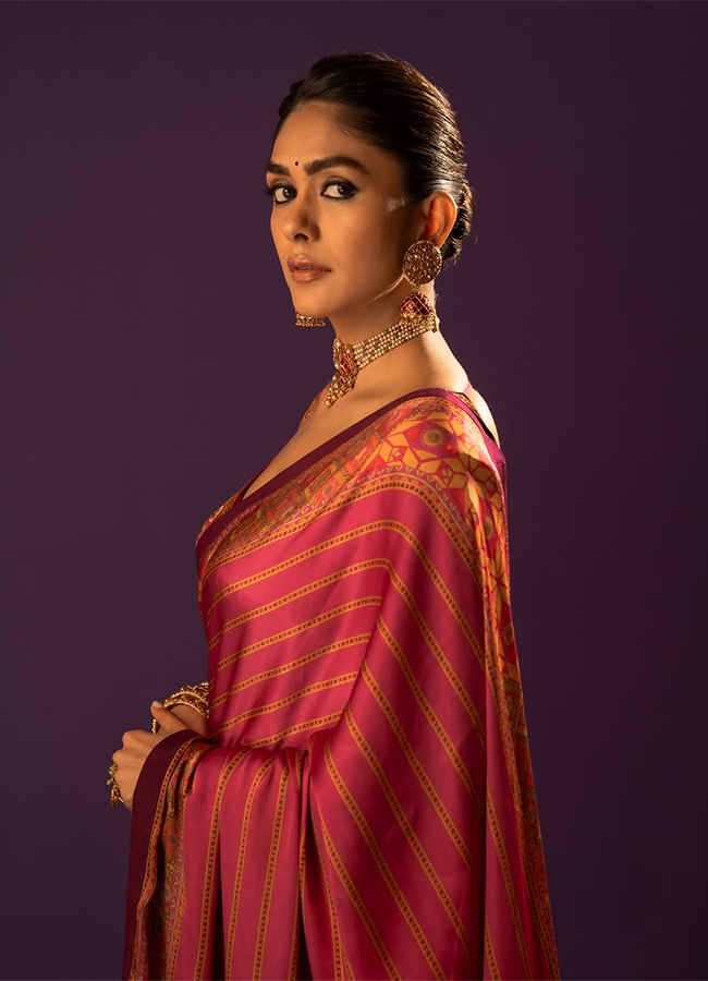 Actress Mrunal Thakur Latest Photos9