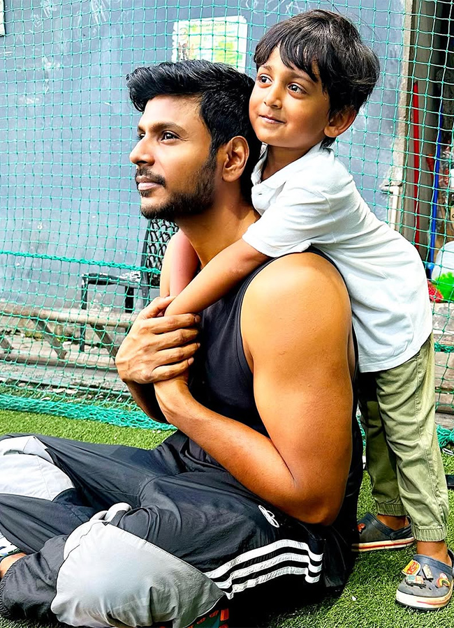 Tollywood Hero Sundeep Kishan Birthday Special Photos17