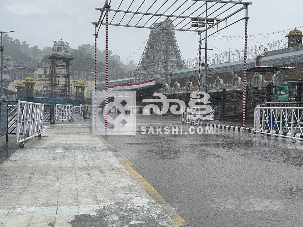 Rain In Tirumala Causes Trouble for Devotees Photos13