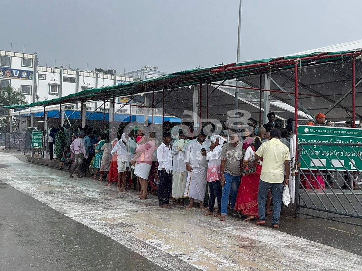 Rain In Tirumala Causes Trouble for Devotees Photos14