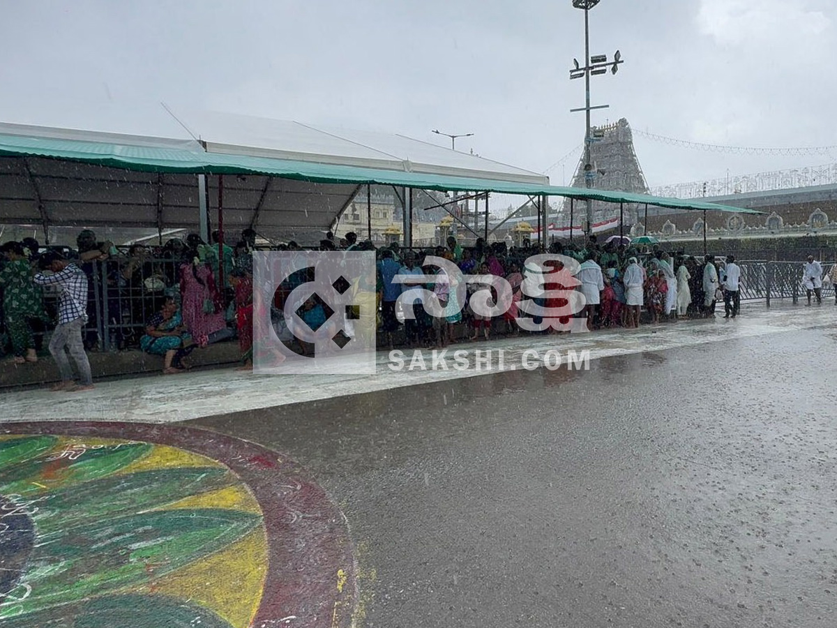 Rain In Tirumala Causes Trouble for Devotees Photos15