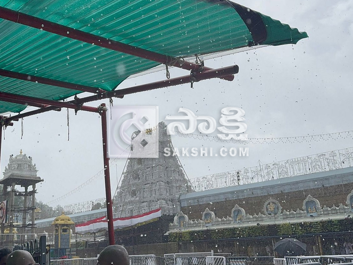 Rain In Tirumala Causes Trouble for Devotees Photos16