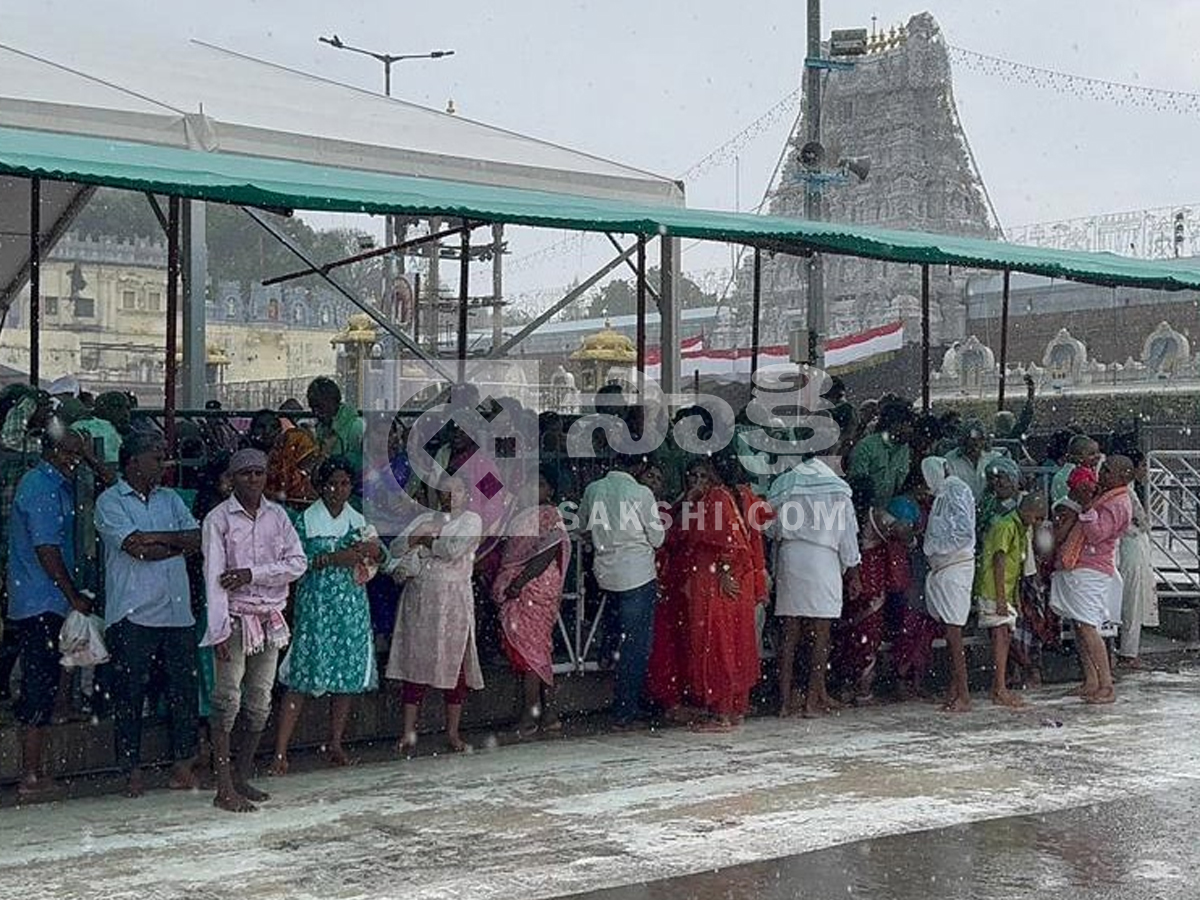 Rain In Tirumala Causes Trouble for Devotees Photos20