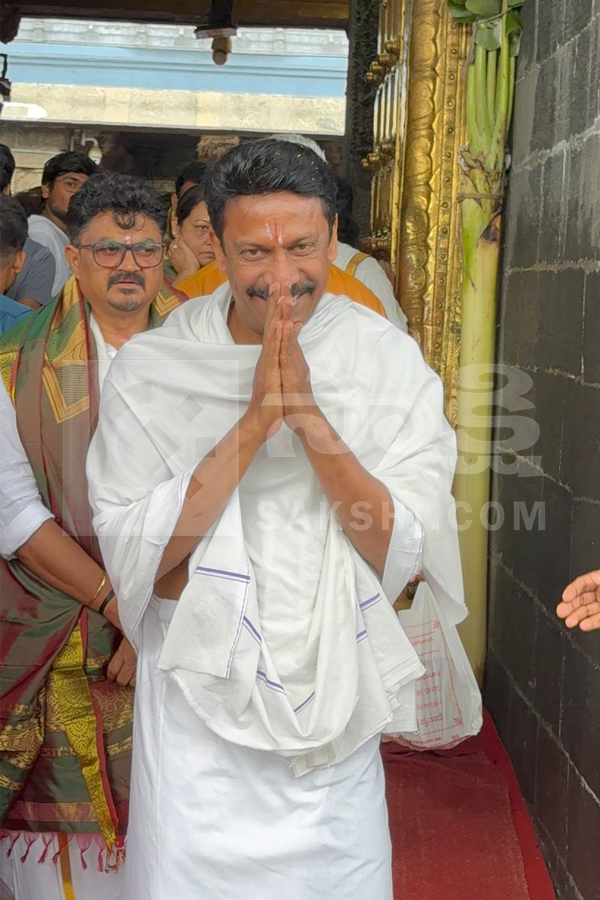 Tollywood Celebrities Visits Tirumala Tirupati Temple Photos2