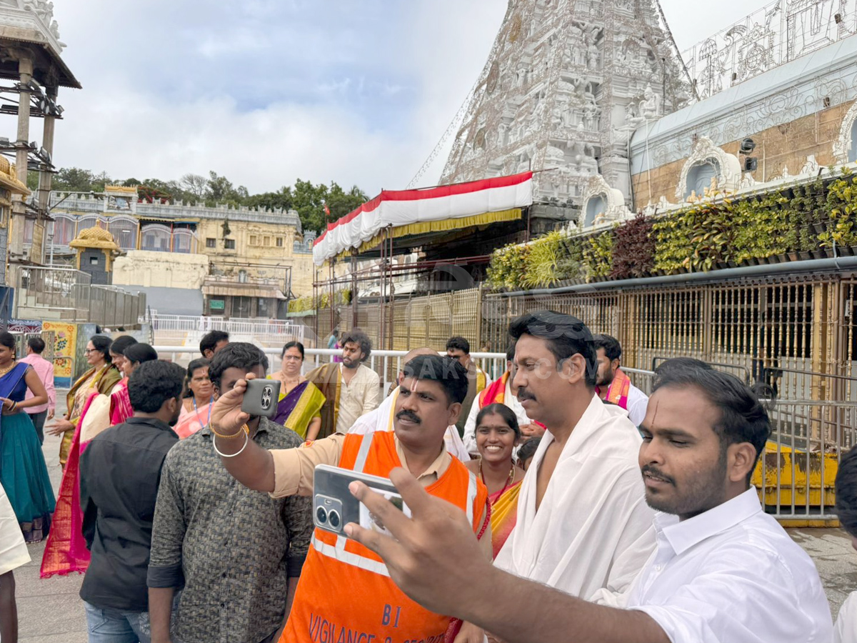 Tollywood Celebrities Visits Tirumala Tirupati Temple Photos11