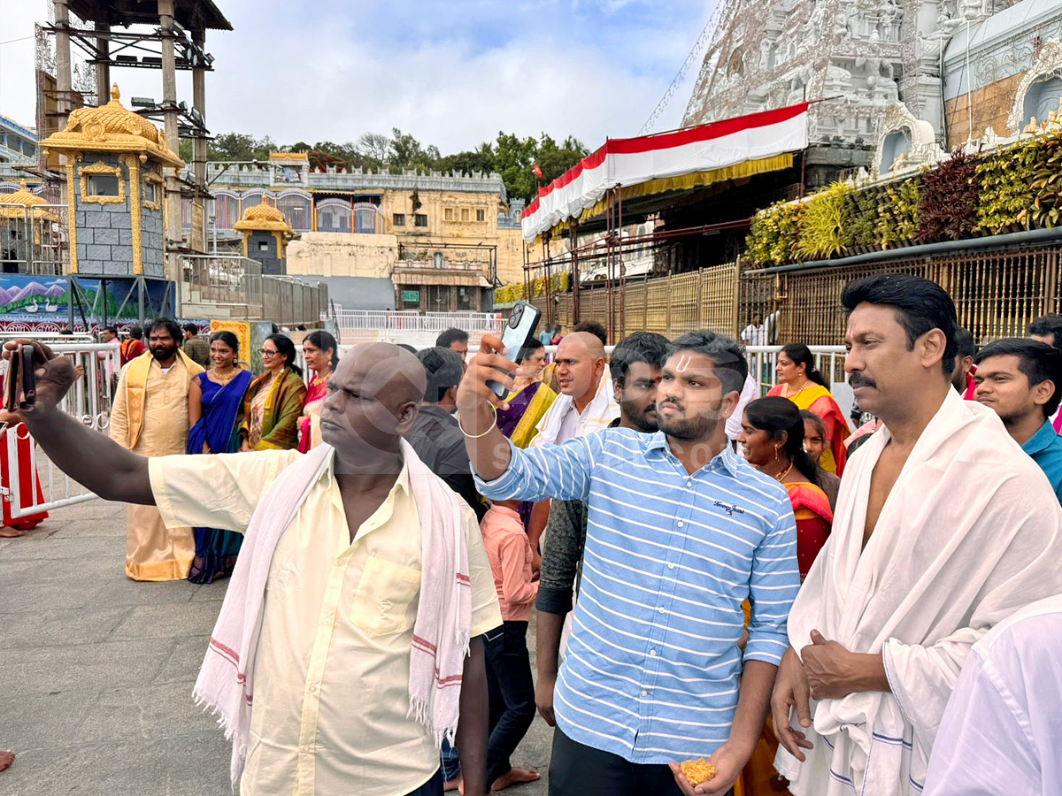 Tollywood Celebrities Visits Tirumala Tirupati Temple Photos13