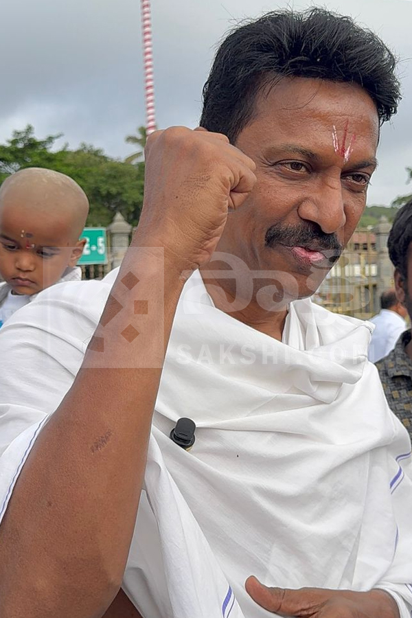 Tollywood Celebrities Visits Tirumala Tirupati Temple Photos14